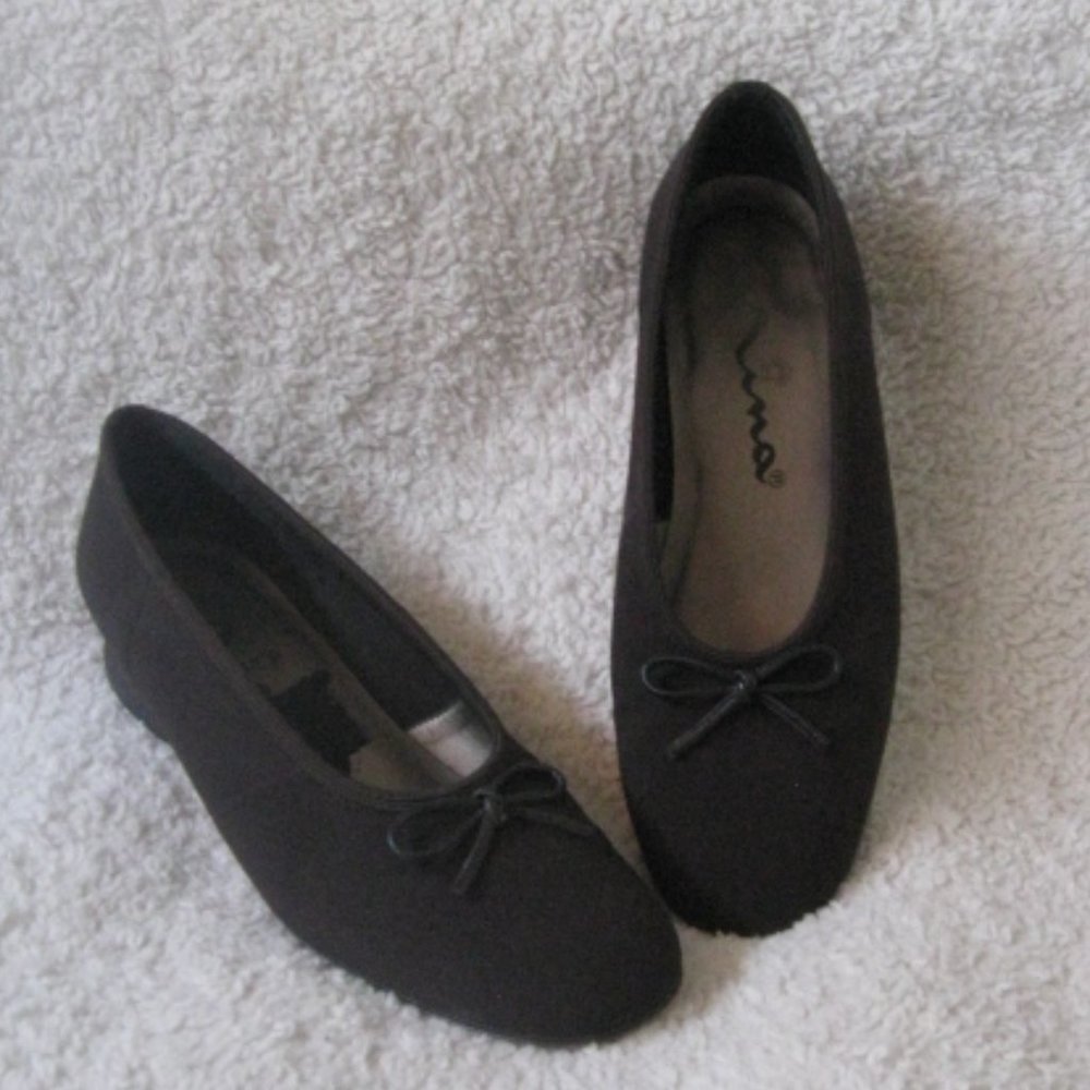 Nina Brown Kerry Ballerina Closed-Toe Heels